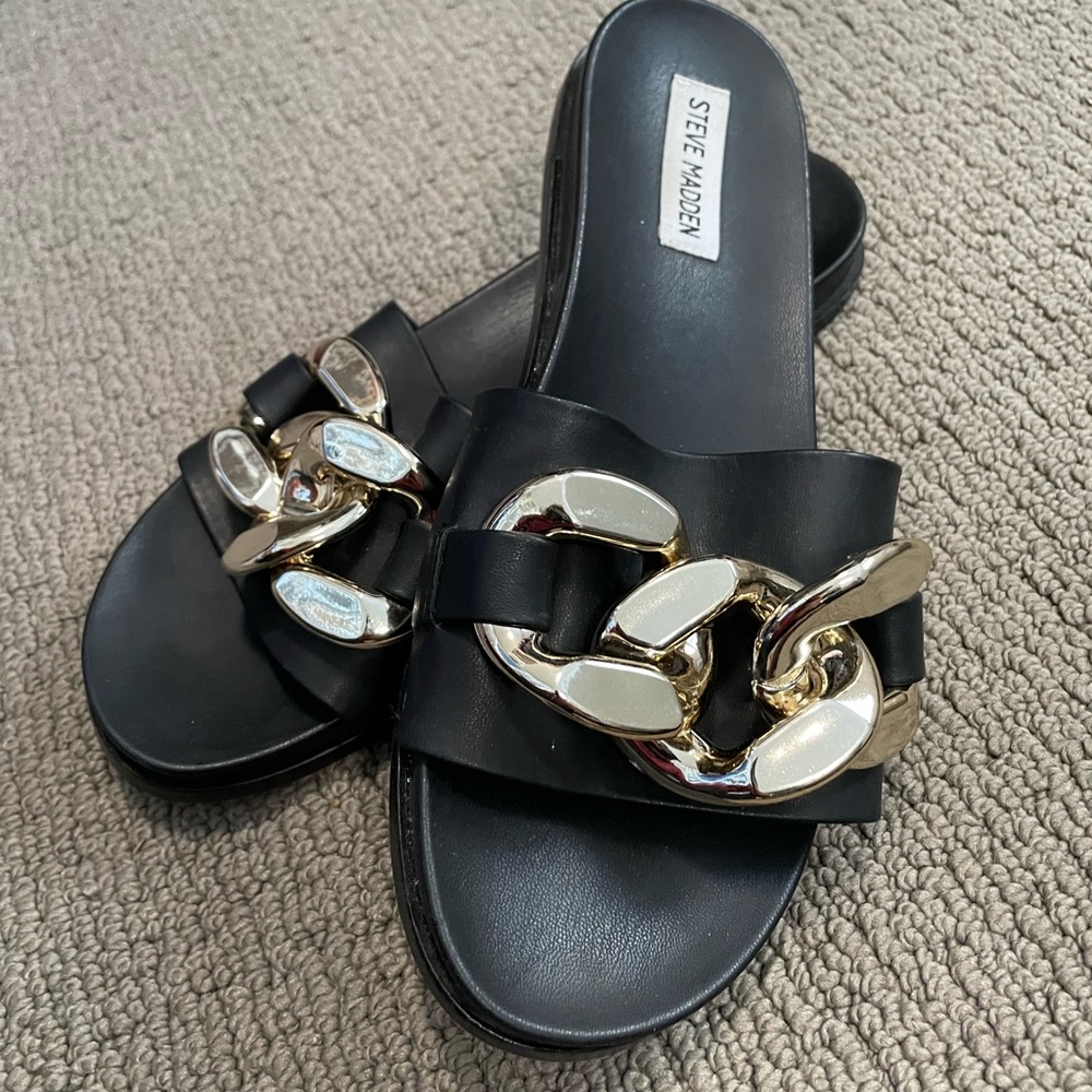 Size 9 black Steve Madden slides